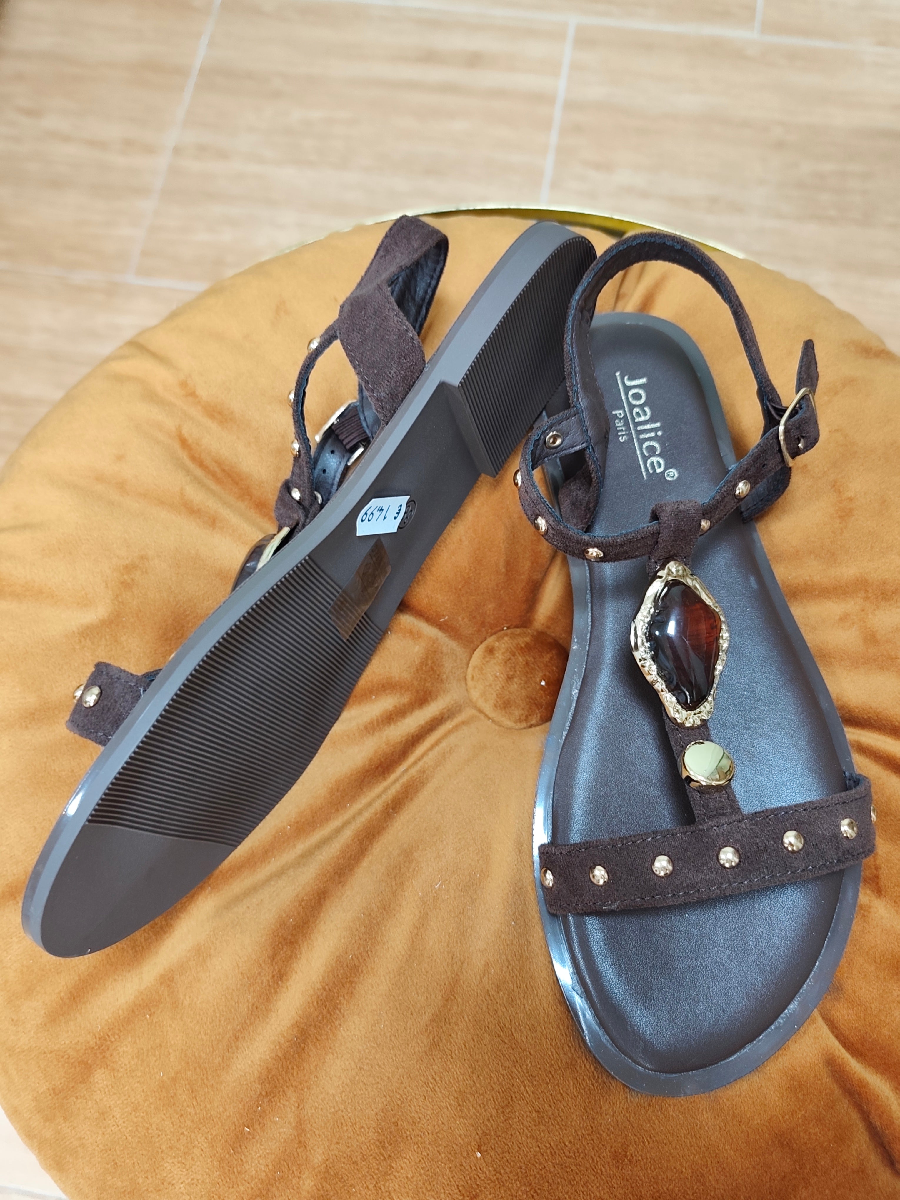 SANDALIAS MARRON CON ESMERALDA