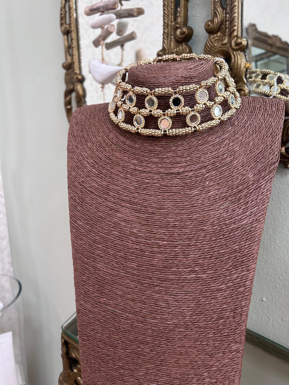 CHOKER